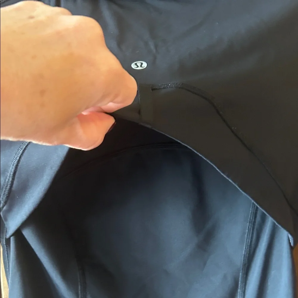 Lululemon Women's Black Jacket.   Size 6 - Picture 12 of 15
